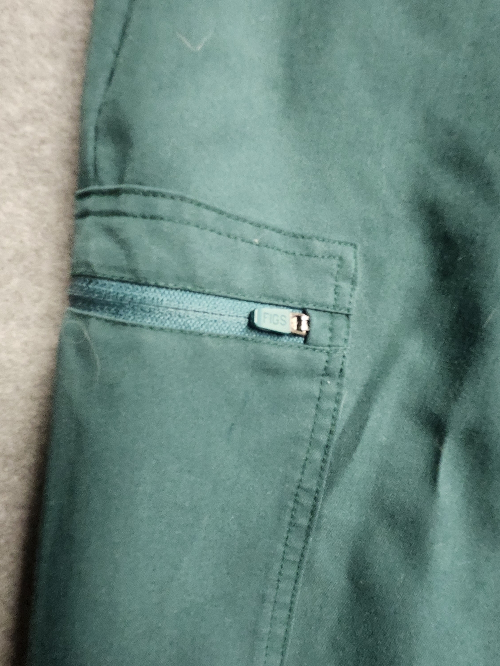 FIGS Scrubs Set - Technical Collection (Green / Teal) 🩺✨ - Picture 10 of 16